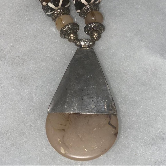 Rare Find- Assorted Stone Necklace - Picture 5 of 5